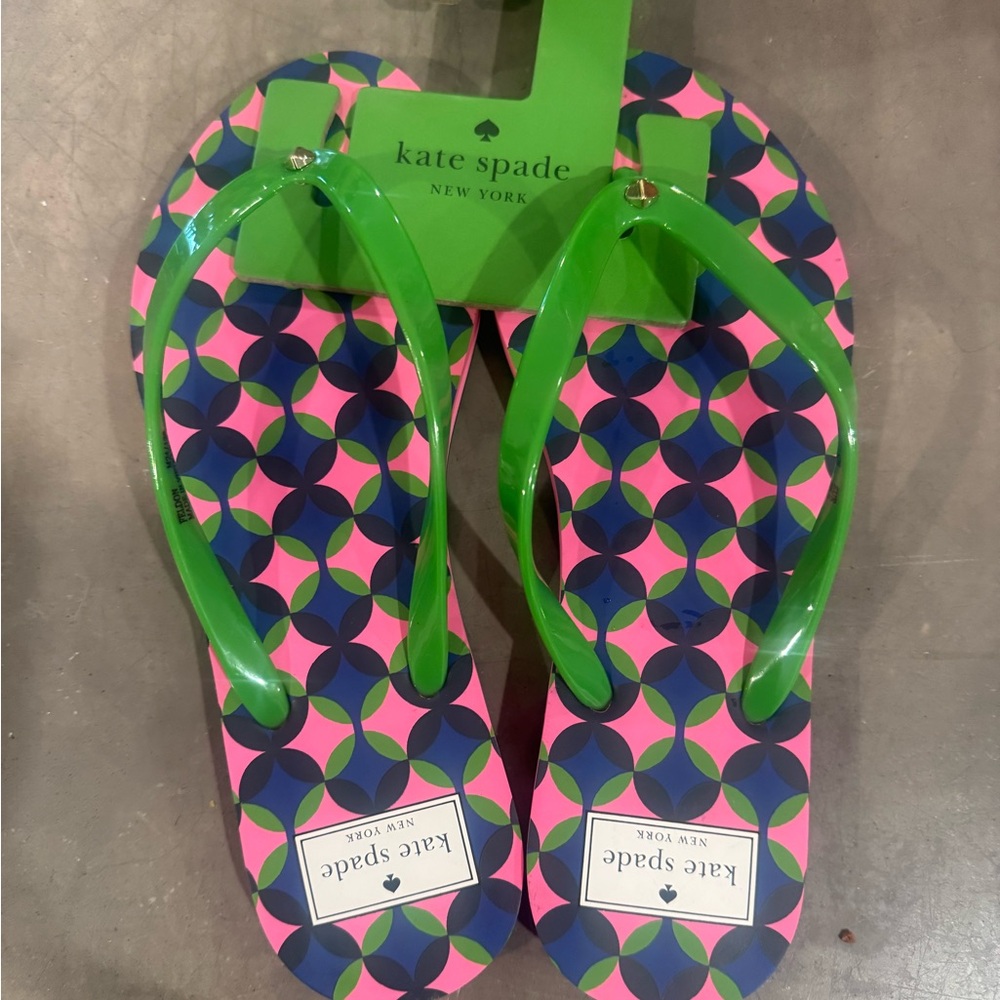 Kate Spade ♠️ Vibrant Green and Pink Flip Flops “patio tile” design 🩷💙💚 zoom in!